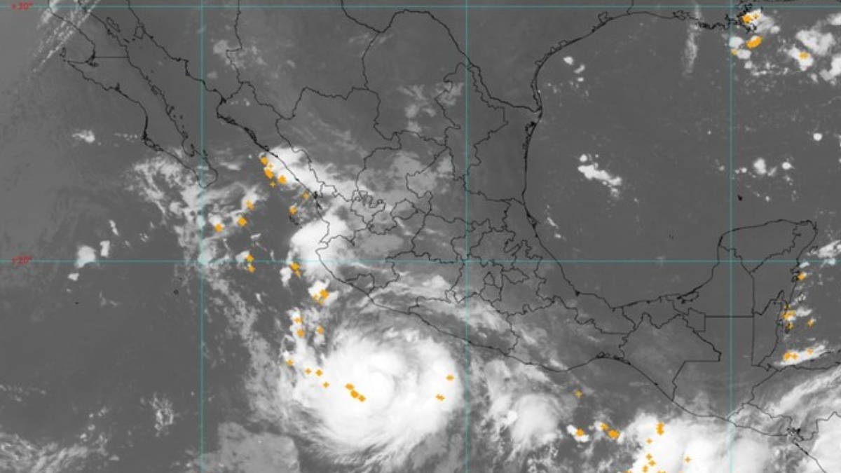 Polo se intensifica nuevamente a huracán categoría 5; está a 430 km de Cabo Corrientes, Jalisco