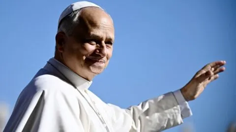 Papa León XIV advierte sobre riesgos de la IA y alerta por una “guerra sin fin”