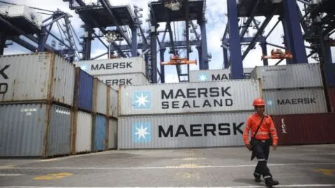 México aumenta sus exportaciones 40.4% en agosto y alcanza superávit comercial