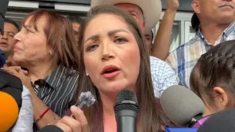 Jasmine Bugarín responde a la polémica sobre su doble nacionalidad en Nayarit