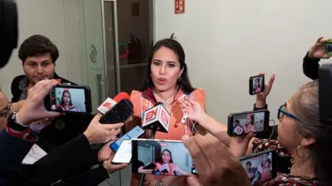 Morena sustituye de Mesa Directiva a senadora que llevó imitadora de Sheinbaum a evento