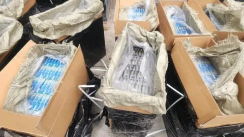 Aseguran casi 3.9 millones de cigarrillos apócrifos en aduanas del AICM y Lázaro Cárdenas