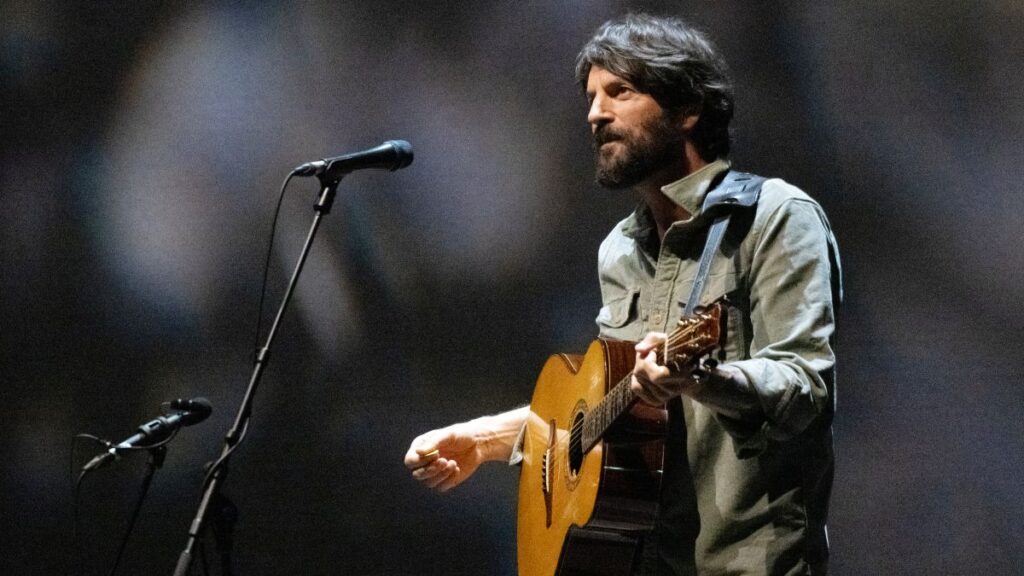 Ray Lamontagne Se Desmaya En Pleno Concierto; Esto Se Sabe Sobre Su Estado De Salud