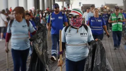 Tras desfile de Independencia, Monterrey recoge más de 30 toneladas de basura