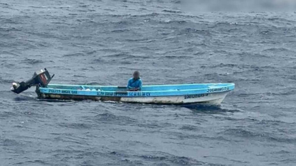 Marina rescata a pescador en el Pacífico