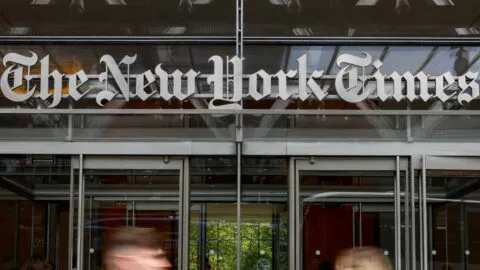 En protesta por veto, NYT no publicará fotos del grupo de prensa de la Casa Blanca