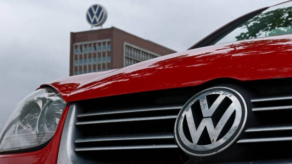 Volkswagen recortará otros 50 mil empleos