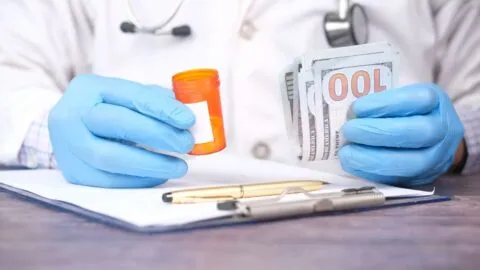 Condusef da tips para usar correctamente tu seguro de gastos médicos mayores