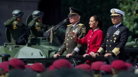 “México no se doblega, no se arrodilla y nunca se vende”: Sheinbaum en Desfile Militar