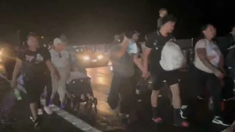 Sale de Tapachula caravana migrante “Con Dios”; retoma ruta hacia EE.UU.