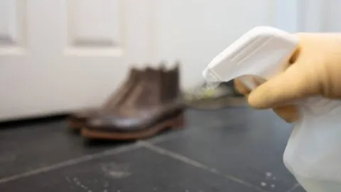 ¿Sirve el vinagre blanco para limpiar puertas de madera? Ve cómo aprovecharlo