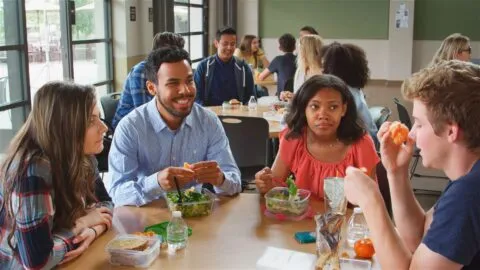 Recortes en el programa SNAP ponen en riesgo desayunos y almuerzos escolares en Estados Unidos
