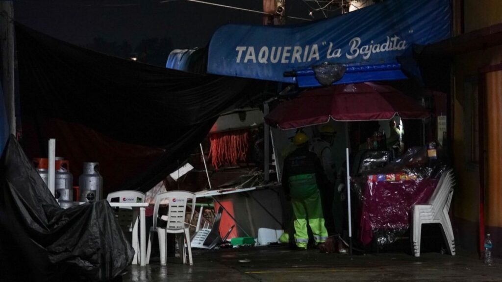 Explosión en negocio de comida de Álvaro Obregón, CDMX, deja dos muertos y 14 heridos