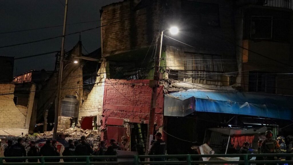 Explosión en negocio de comida de Álvaro Obregón, CDMX, deja dos muertos y 14 heridos