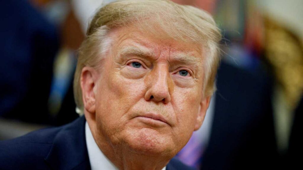 Televisoras dejan de cubrir a Trump por veto en Casa Blanca