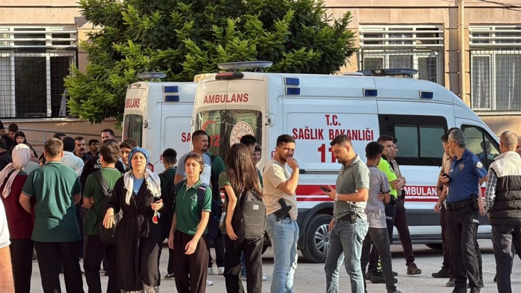 Tiroteo afuera de escuela deja al menos 11 heridos en Turquía; estudiante sospechoso es detenido