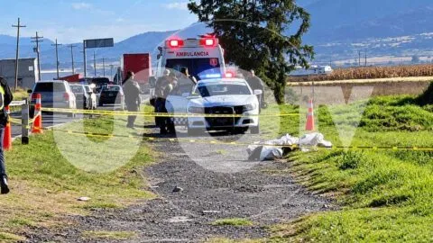 Hallan dos cuerpos emplayados junta a carretera en Calpulalpan, Tlaxcala 