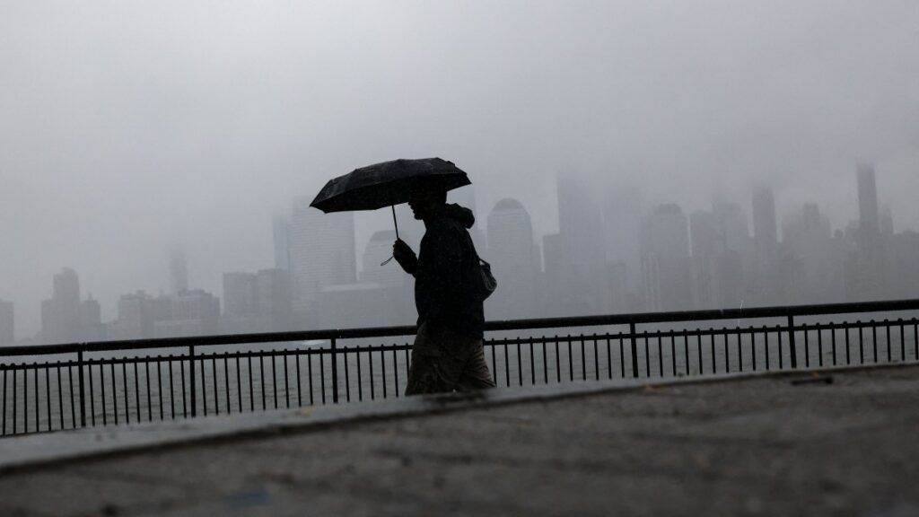 Tormenta en el noreste de Estados Unidos ya deja un muerto y a miles sin electricidad