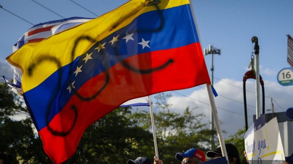 Venezolanos protestando en favor del TPS