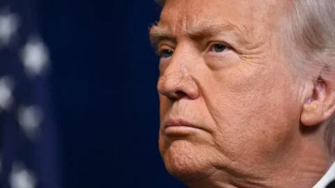 Trump amenaza a la UE con aranceles muy elevados si acerca a Canadá al bloque