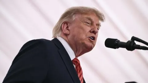 Deportaciones a terceros países: lo que está en juego en la nueva petición de Trump a la Corte Suprema