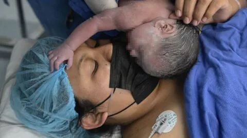 Bajo la lupa del Congreso: el negocio que cobra miles de dólares por dar a luz en EE. UU. y así obtener la ciudadanía