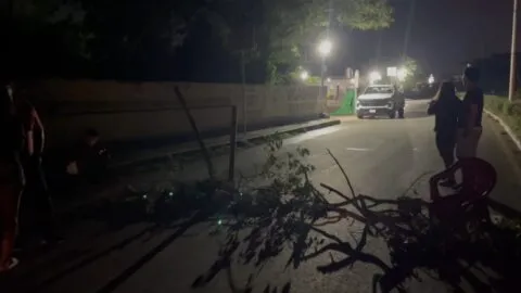Vecinos bloquean avenida en Mérida tras más de 24 horas sin servicio de electricidad