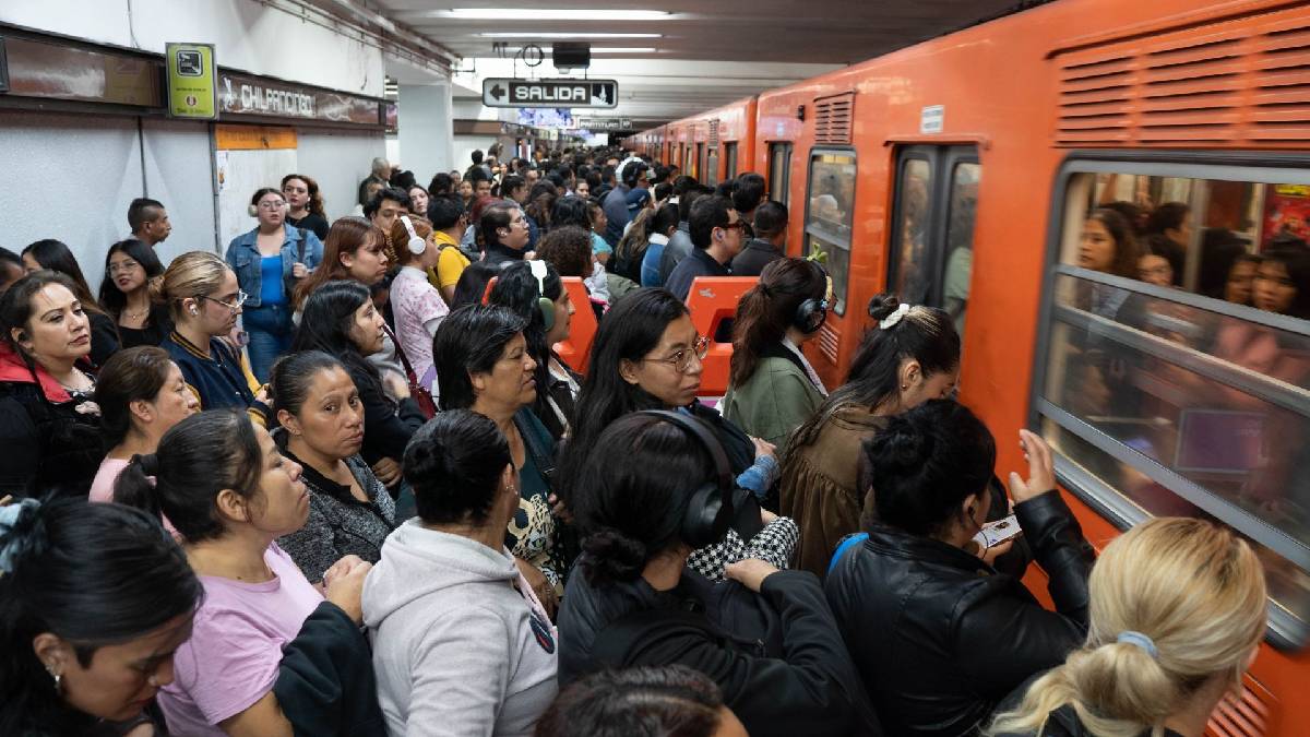 Vendedor graba cómo fue víctima de su “primer robo” en Metro Culhuacán, CDMX; usuarios cuestionan veracidad