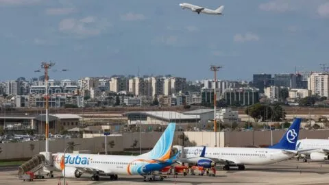 Piloto de FlyDubai habría apuñalado a copiloto en pleno vuelo; aterrizan de emergencia