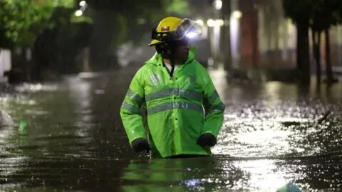 Inundaciones de hasta medio metro colapsan vialidades en Zona Metropolitana de Guadalajara