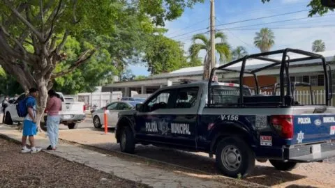 Alumno hiere con navaja a dos compañeros y una prefecta en secundaria de Colima