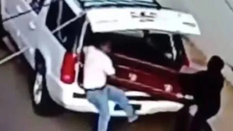 Abandonan féretro con cadáver en Uruapan; víctima no ha sido identificada