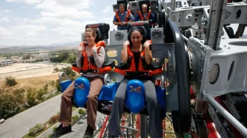 Montañas rusas y cerebro: video revela experiencia extrema de X2 de Six Flags vinculada con daños cerebrales
