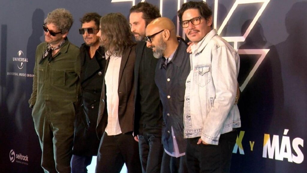 Zoé presenta su documental, pero pasa de largo ante prensa y fans