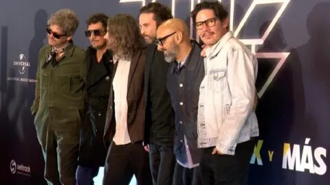 Zoé presenta su documental, pero pasa de largo ante prensa y fans