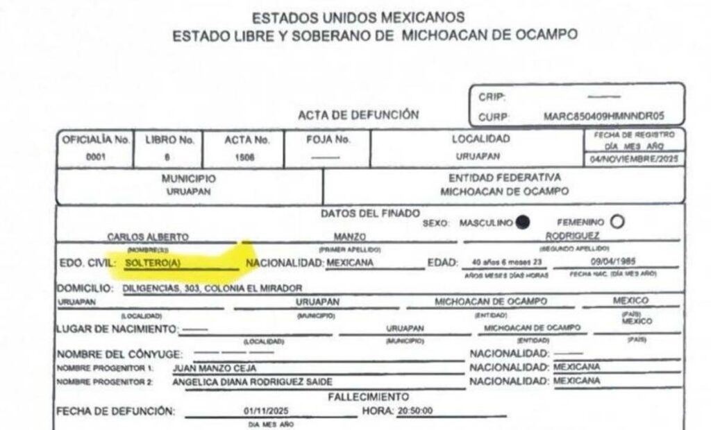 Autoridades de Michoacán muestran acta de defunción de Carlos Manzo.