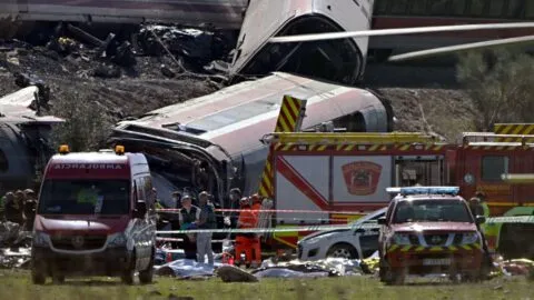 Actor Manuel Bandera sobrevive al choque de trenes en España: “La experiencia más dura de mi vida”