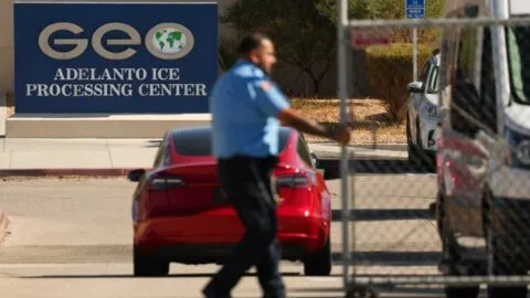 ICE compra sus centros de detención en California para evitar la supervisión del estado