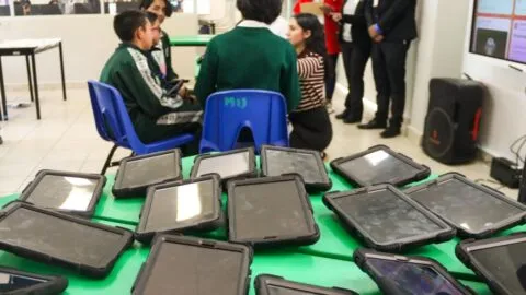 SEP confirma: el 3 de noviembre entran en vigor reglas para celulares en escuelas; así funcionarán