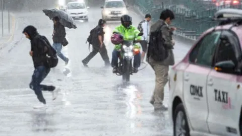 Lluvias en CDMX podrían afectar vuelos en el AICM este jueves; hay Alerta Naranja en varias alcaldías