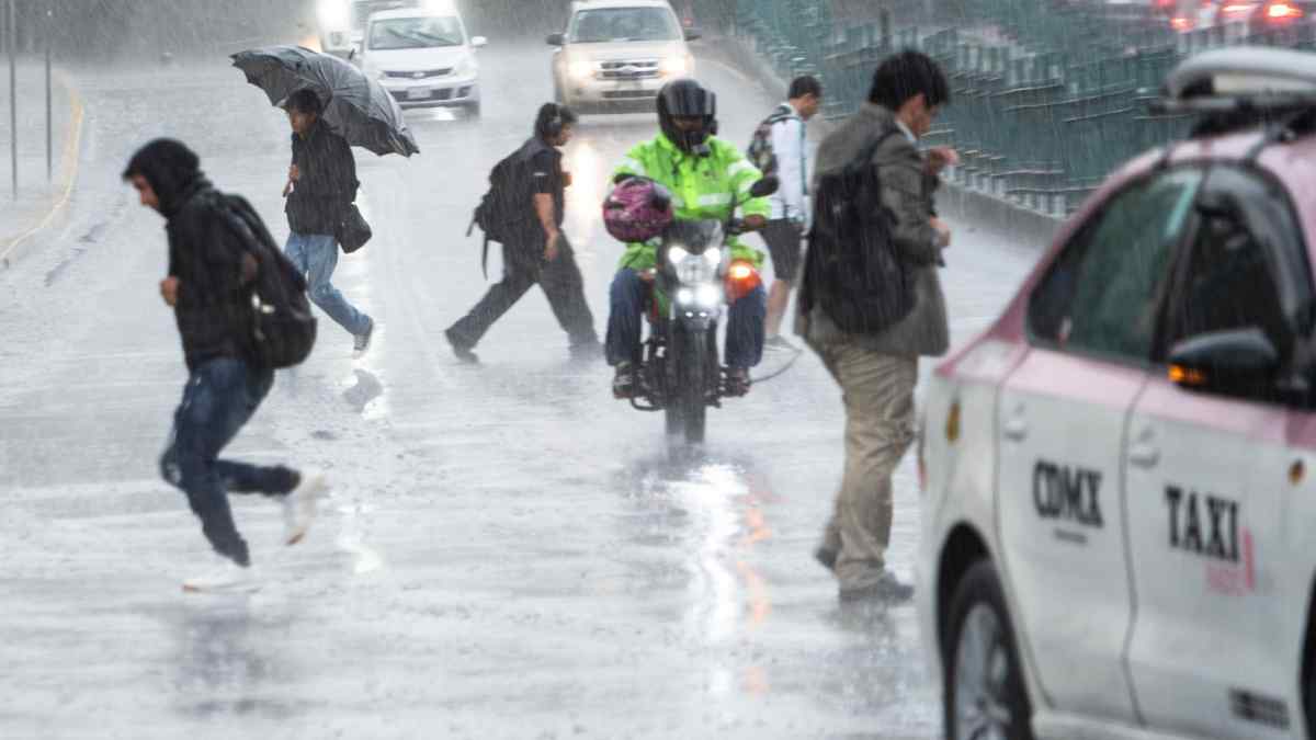 Lluvias en CDMX podrían afectar vuelos en el AICM este jueves; hay Alerta Naranja en varias alcaldías