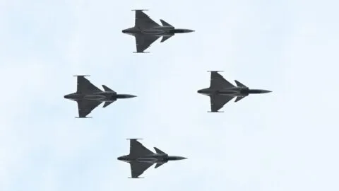 Así fue el choque entre dos aviones militares en Filipinas que dejó cuatro pilotos muertos