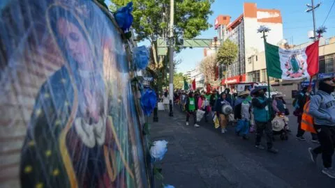 Cientos de peregrinos de Atlacomulco llegan a la Basílica de Guadalupe; checa por dónde circular