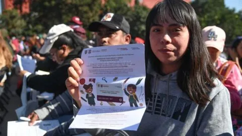 Becas Bienestar: Gobierno destina más de 136 mil millones de pesos para apoyar a casi 20 millones de estudiantes