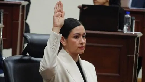 Blanca Cruz García toma protesta como presidenta provisional del INE