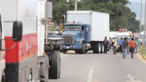 Liberan carretera 190 en Oaxaca tras cuatro días de bloqueo