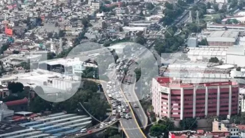 Bloqueo de trabajadores del IMSS colapsa la vía Gustavo Baz; exigen aumento salarial