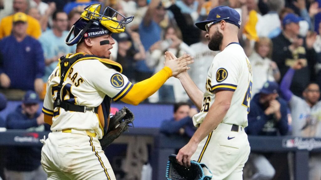 ¡Remontada de locura! Brewers vencen a Rays y toman ventaja 2-0 en la Serie Mundial