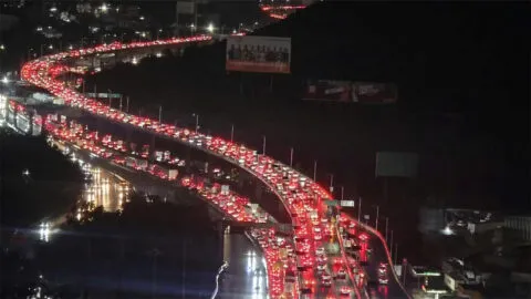 Manifestantes bloquean 13 horas y colapsan la México-Querétaro