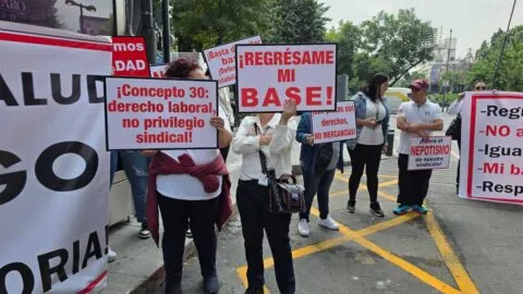 Trabajadores de Salud Federal exigen en la CDMX democracia sindical y abasto de insumos